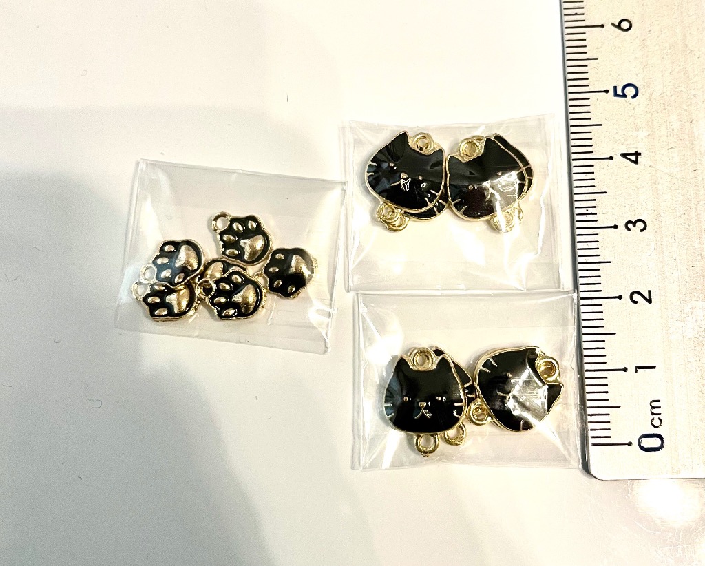 チャーム 猫 肉球 パーツ ミニ 8mm 6個 ブラック 黒猫 ネコ