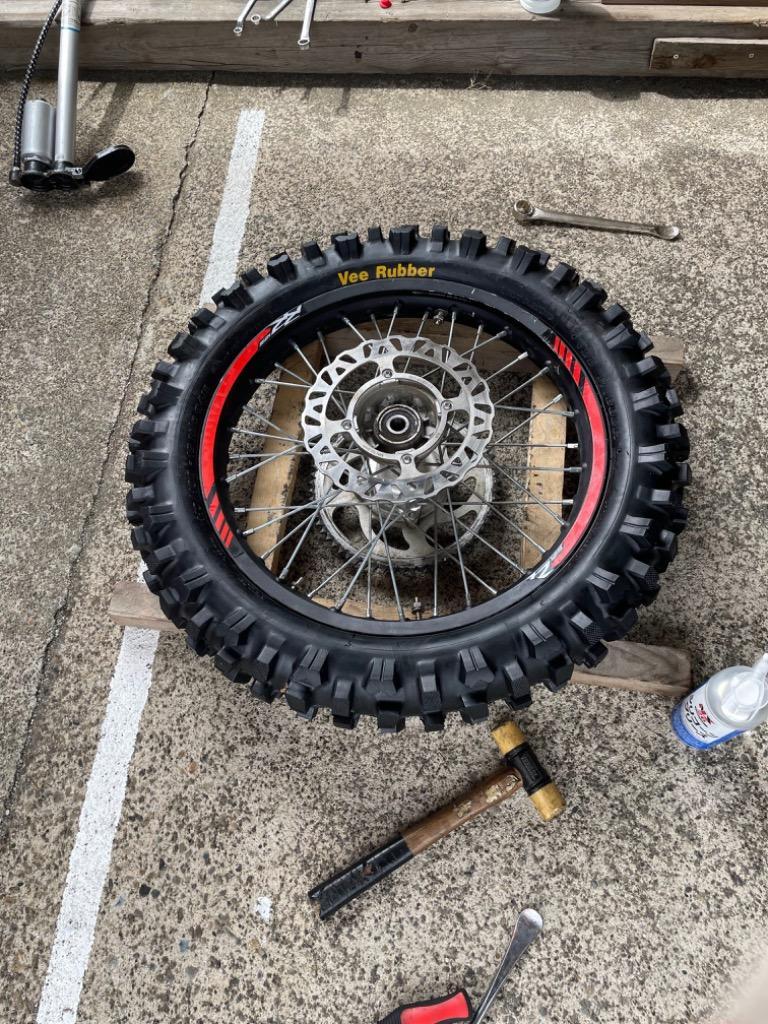 VRM-200R APEX 110/100-18 64M モトクロスタイヤ 18インチVee Rubber YZF YZ CRF KXF KTM WR  BETA SHERCO GASGAS CRF250L KLX XR オフロード JNCC :20011010018T:VeeRubber木下電機 -  通販 - Yahoo!ショッピング