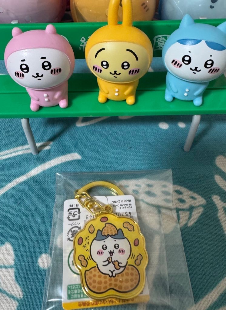 千葉限定 ちいかわ ダイカットキーホルダー 落花生（ちいかわ