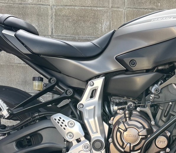 K&H ケイアンドエイチ ハイシート タイプ：パイピング無 MT-07 YAMAHA