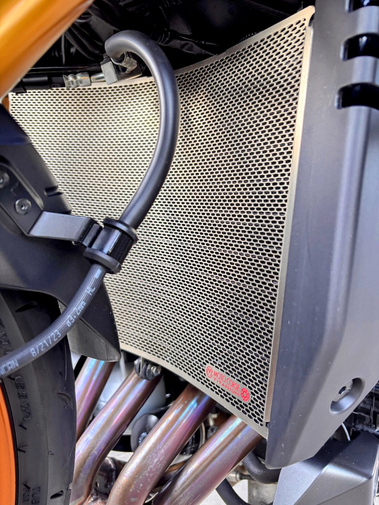 モトコルサ　チタンラジエーターガード　KATANA GSX-S1000 軽量 MOTO CORSE（モトコルセ） チタニウム プロテクションスクリーン