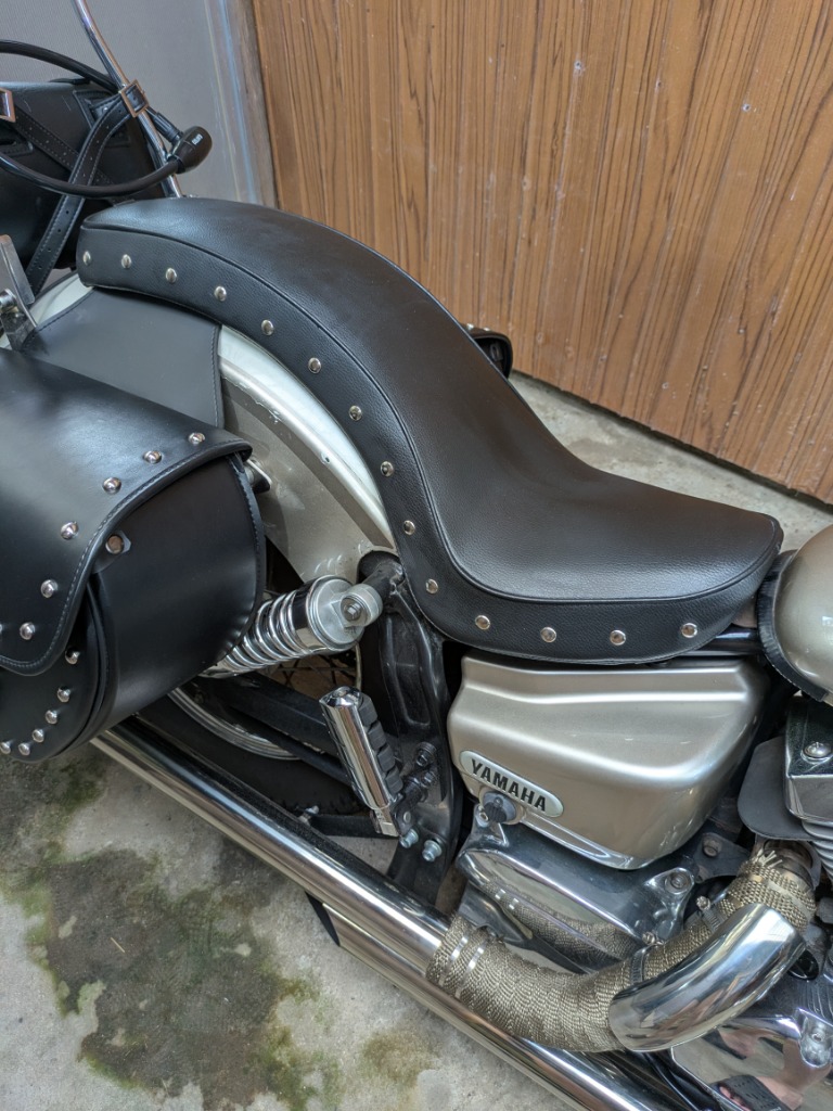 ドラッグスター250 黒 スタッズ付き バイクシート 未使用 Garage T＆F ガレージ シート スタッズ：あり / タイプ：スムース