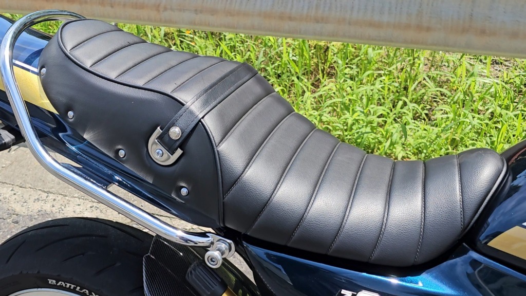 PMC 189-1911 シートASSY タックロール ロゴ無 Z900RS/CAFE 18