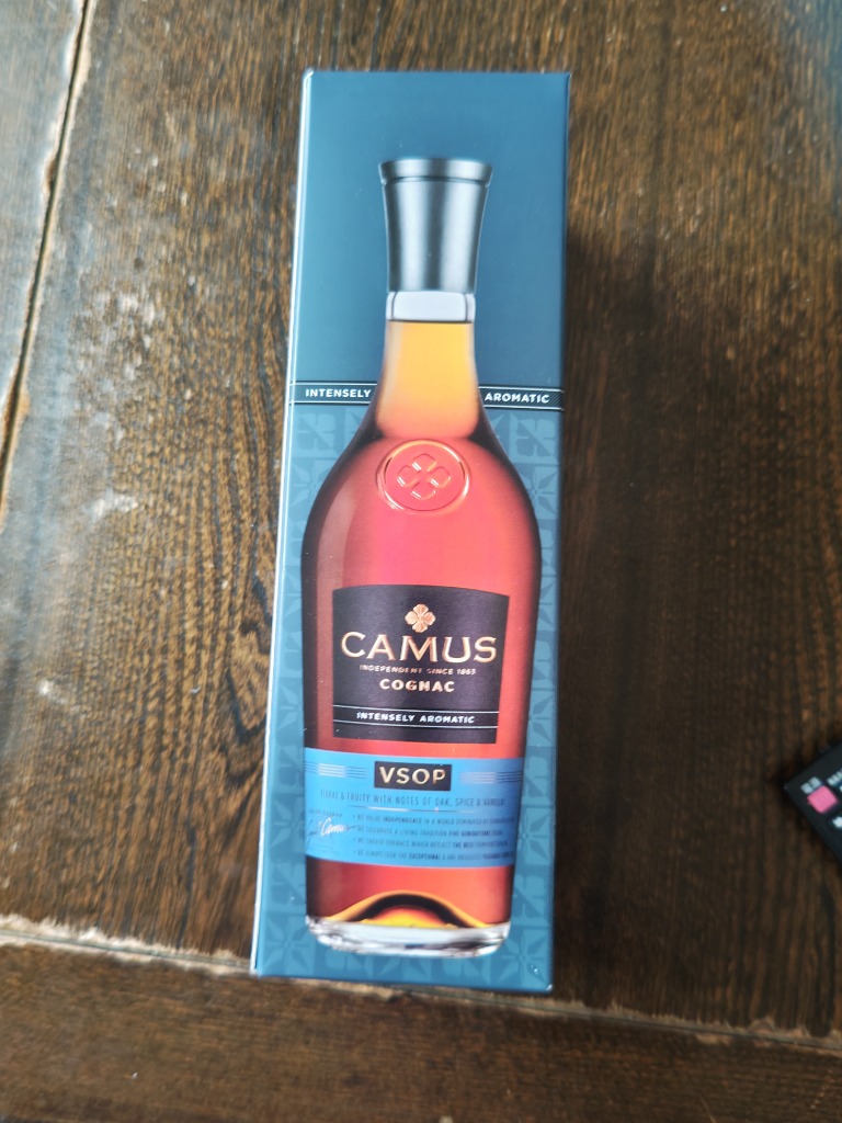 カミュ VSOP 40％ 700ml 箱入り 正規 （フランス コニャック