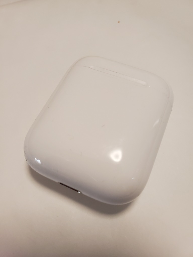 Apple AirPods with Charging Case エアーポッズ イヤホン チャージ 