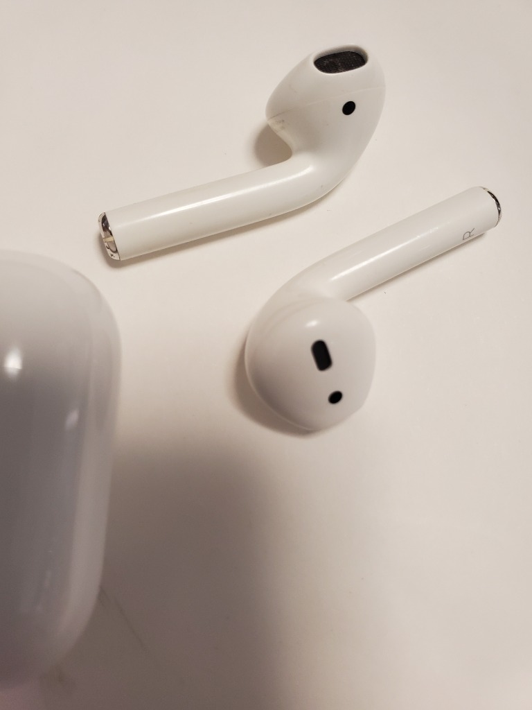 Apple AirPods with Charging Case エアーポッズ イヤホン チャージ 