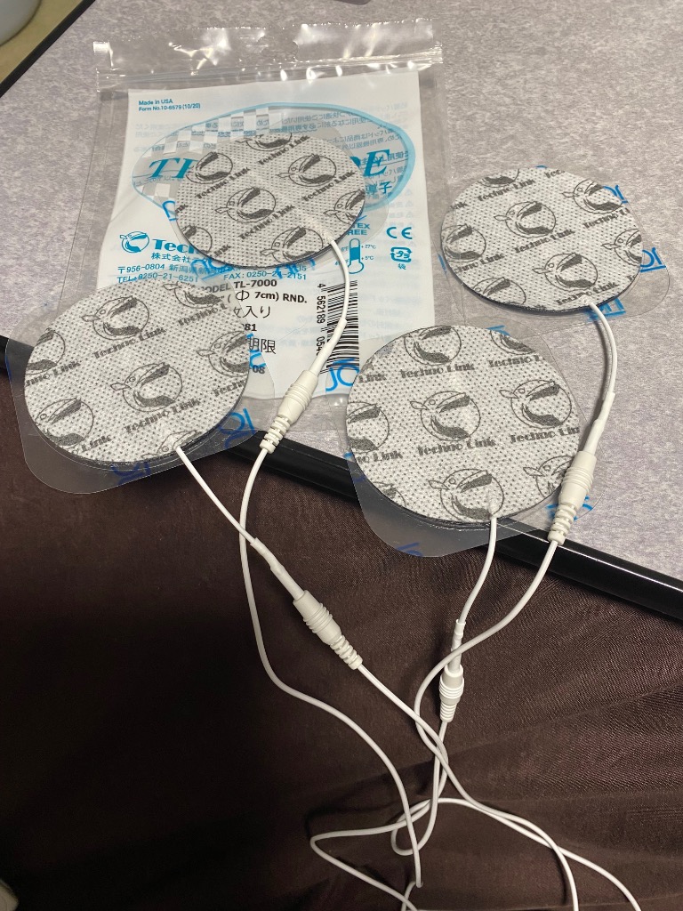 シェイプメイト EMS 複合高周波・新品交換用粘着パッド2組（4枚入り×2）付き 楽天市場】【正規品】シェイプメイト用粘着パッド2組（4枚入り