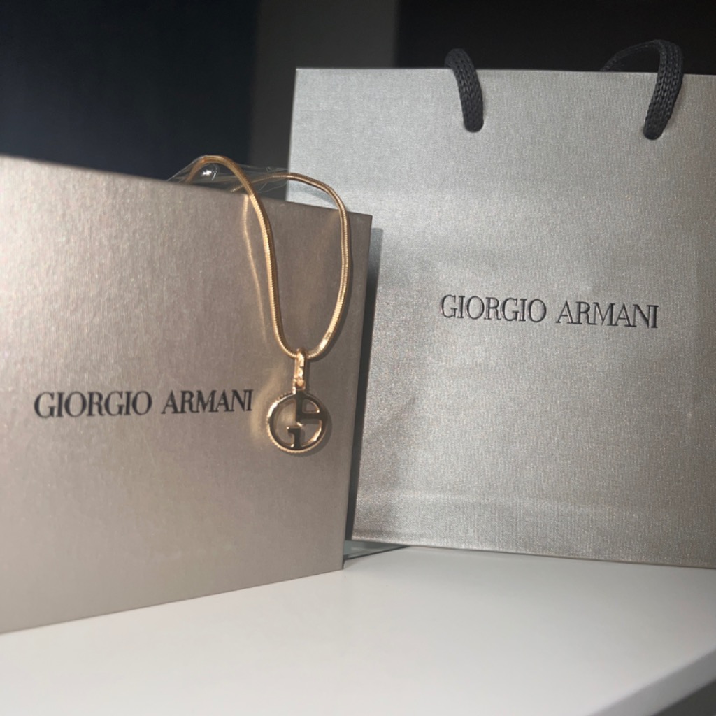 Giorgio Armani ゴールドロゴチャーム Giorgio Armani Gold Logo Necklace Giorgio Armani