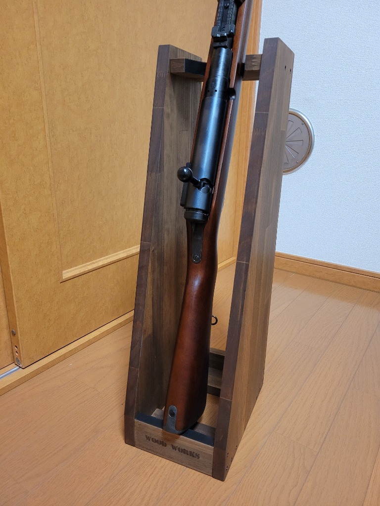 木製 レトロモデルガン スタンド付き WOODWORKS ガンラック 1丁掛 (色：ブラウン) 木製 日本製
