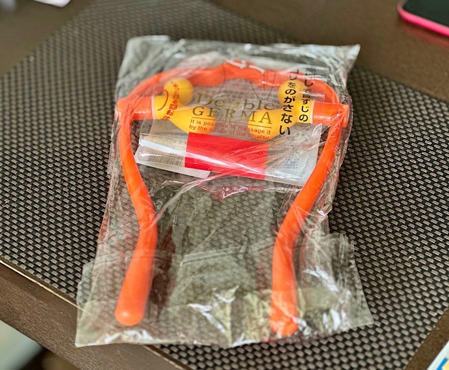 肩こり解消グッズ 手動4点押しマッサージャー ゲルマニウム配合