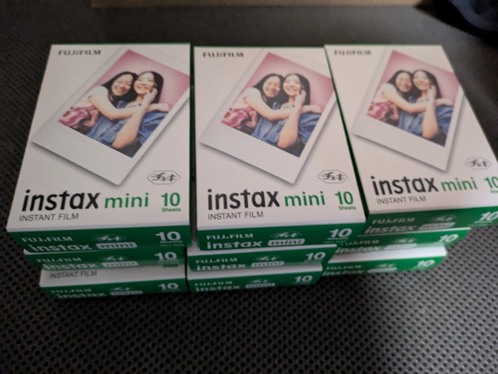 instax mini フィルム　１０枚×７箱+おまけ Amazon | 富士フイルム(FUJIFILM) インスタントカメラ チェキ用