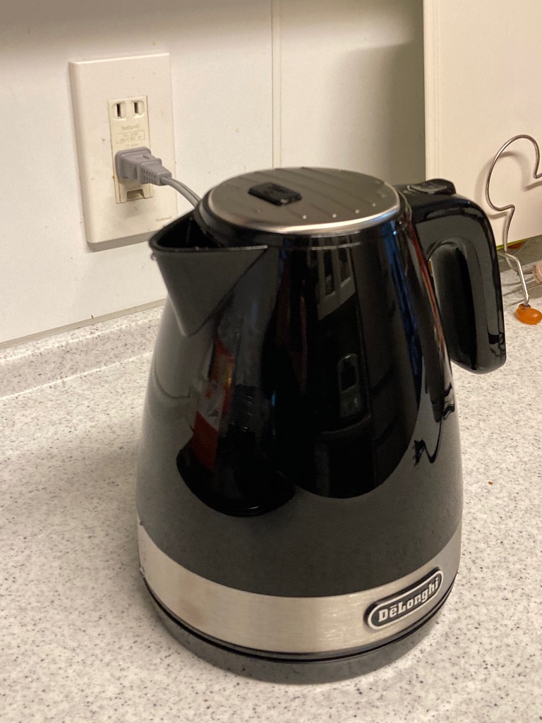 デロンギ(DeLonghi) 電気ケトル ブラック KBLA1200J-BK Amazon | De'Longhi (デロンギ) エクレティカ 電気ケトル