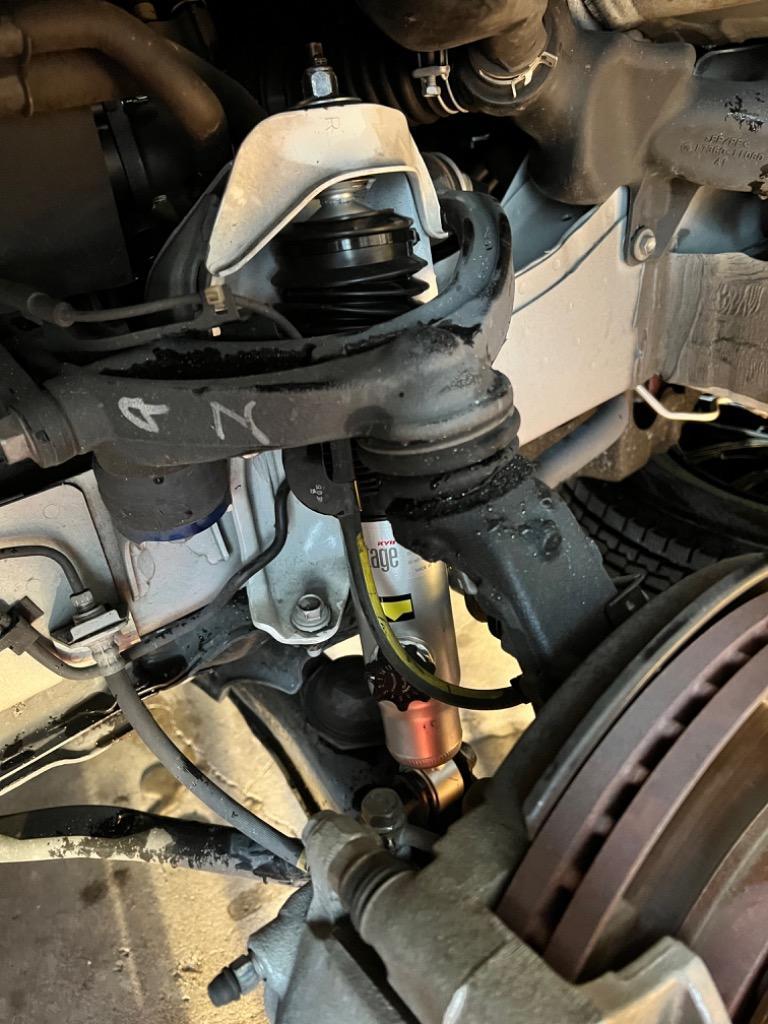 KYB エクステージショックアブソーバ トヨタ ハイエース 2WD KYB エクステージショックアブソーバ トヨタ ハイエース 2WD