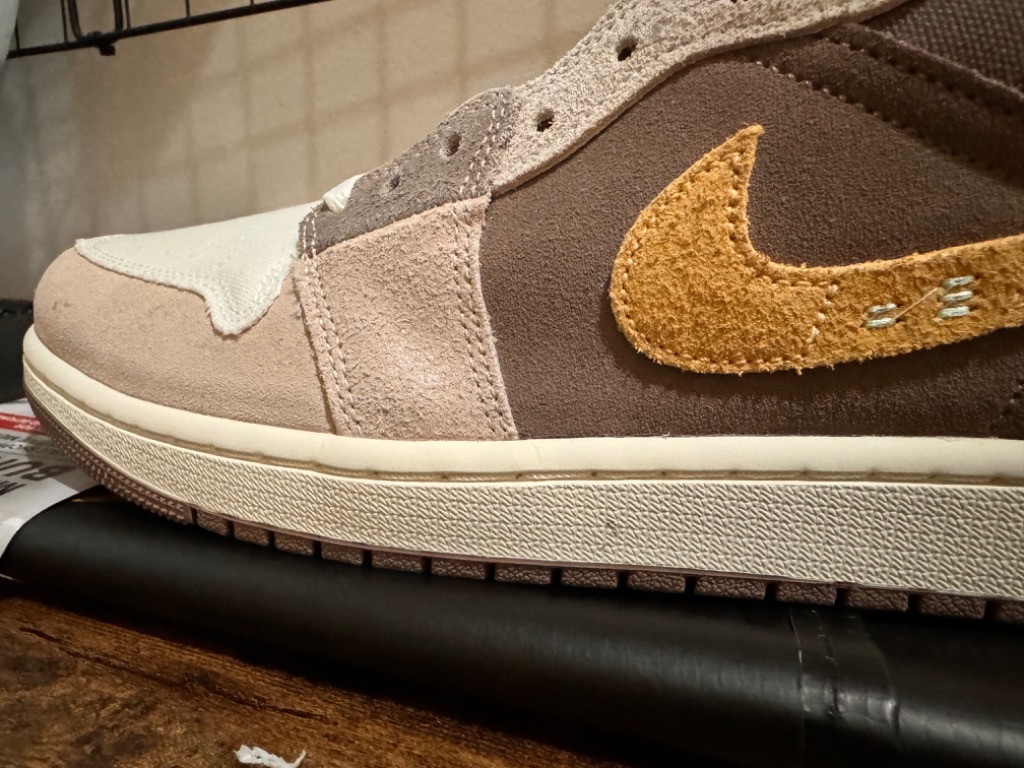 ナイキ エア ジョーダン 1 ロー SE クラフト インサイドアウト メンズ スニーカー シューズ 靴 AIR JORDAN 1 Low SE  Craft Inside Out DN1635-200^【nike344】^