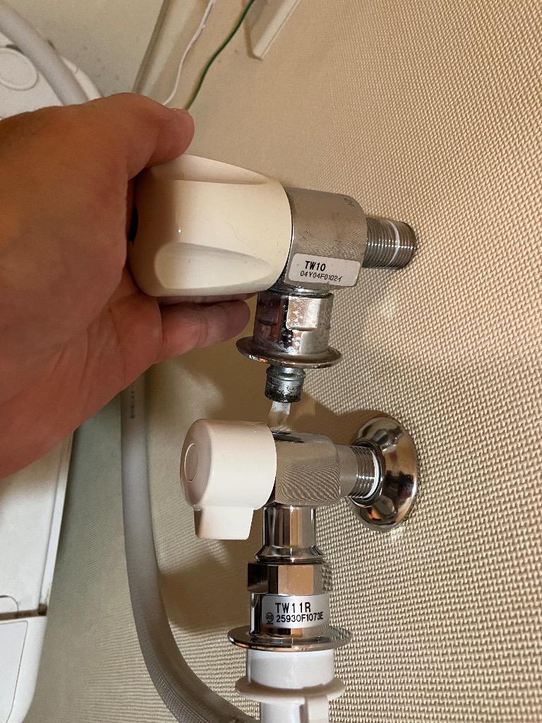 TOTO TW11R 【在庫有り 13時迄出荷ok】 洗濯機用 横水栓 壁給水
