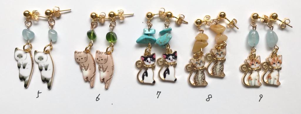 【りょうこ様】746.ペイントビーズ　蝶々　薔薇　じゃれ猫　レジン　チャーム お取り寄せ】 りょうこ様】746.ペイントビーズ じゃれ猫 薔薇