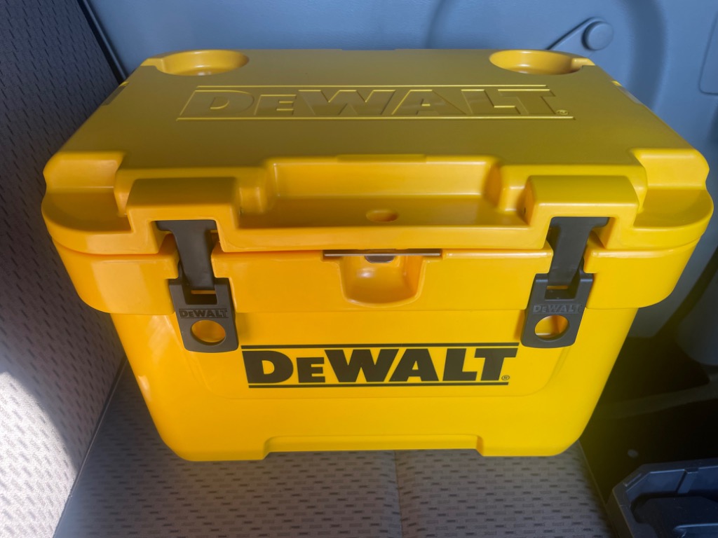 送料無料 DEWALT（デウォルト）クーラーボックス １０Qｔ 並行輸入品 