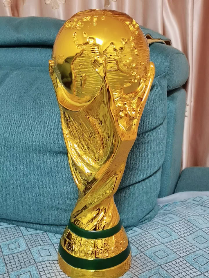 カタール FIFA ワールドカップ トロフィー レプリカ 36cm 原寸大モデル 実物大サイズ 優勝トロフィー W杯 サッカー日本代表 応援 :  p21033703b0a6 : ワイワイアポロストア - 通販 - Yahoo!ショッピング