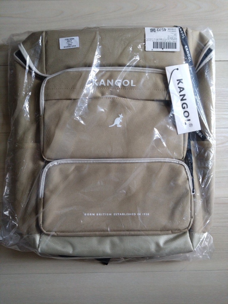 KANGOL ビッグ　ポケット　スクエア　リュック　ベージュ KANGOL / カンゴール】 ビッグポケットスクエアリュック（バック