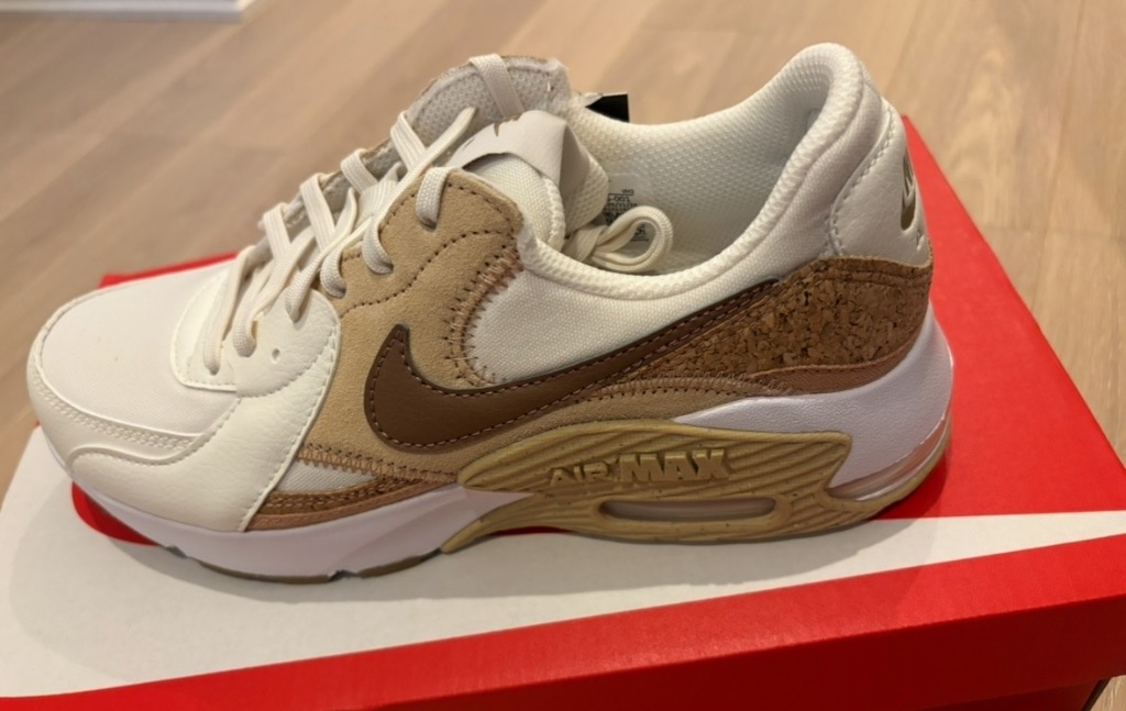 美品 NIKE W AIR MAX EXCEE DJ1975-001 24.5 楽天市場】ナイキ エア マックス エクシー コルク W AIR MAX