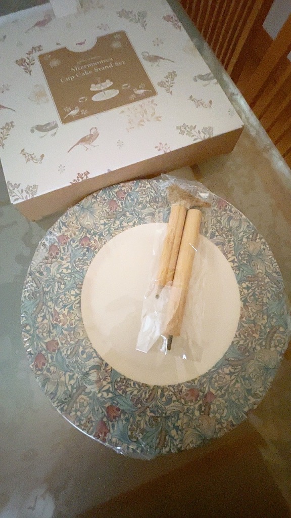 Jubilee 食器 2段ケーキスタンド ギフトボックス入り : ZOZOTOWN Jubilee 食器 2段ケーキスタンド ギフトボックス入り : ZOZOTOWN