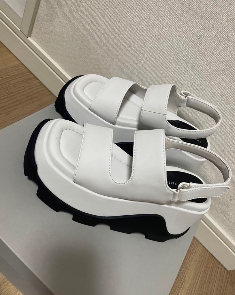 CHARLES ＆ KEITH サンダル アシメトリック プラットフォーム