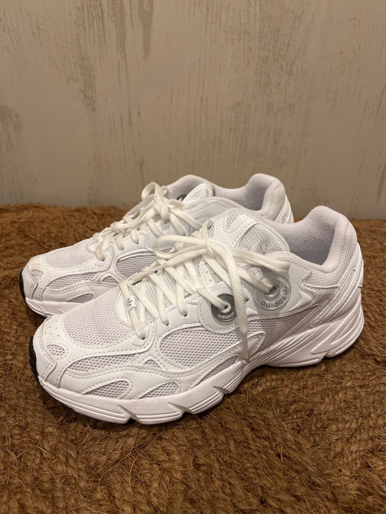 adidas ASTIR アディダス アスター スニーカー ホワイト GY9549 adidas アディダス ASTIR W アスターW スニーカー - メルカリ