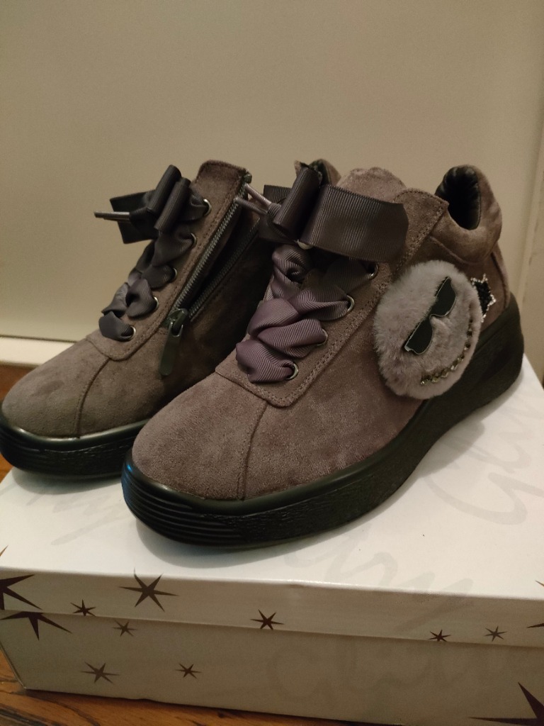 Noubel Voug Relax スニーカー もこもこニコちゃんワッペン厚底