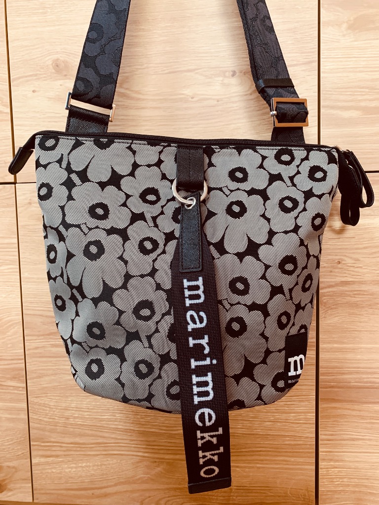 わか❗️Carry All Unikko ショルダーバッグ 日本限定】Carry All Unikko ショルダーバッグ｜ショルダー