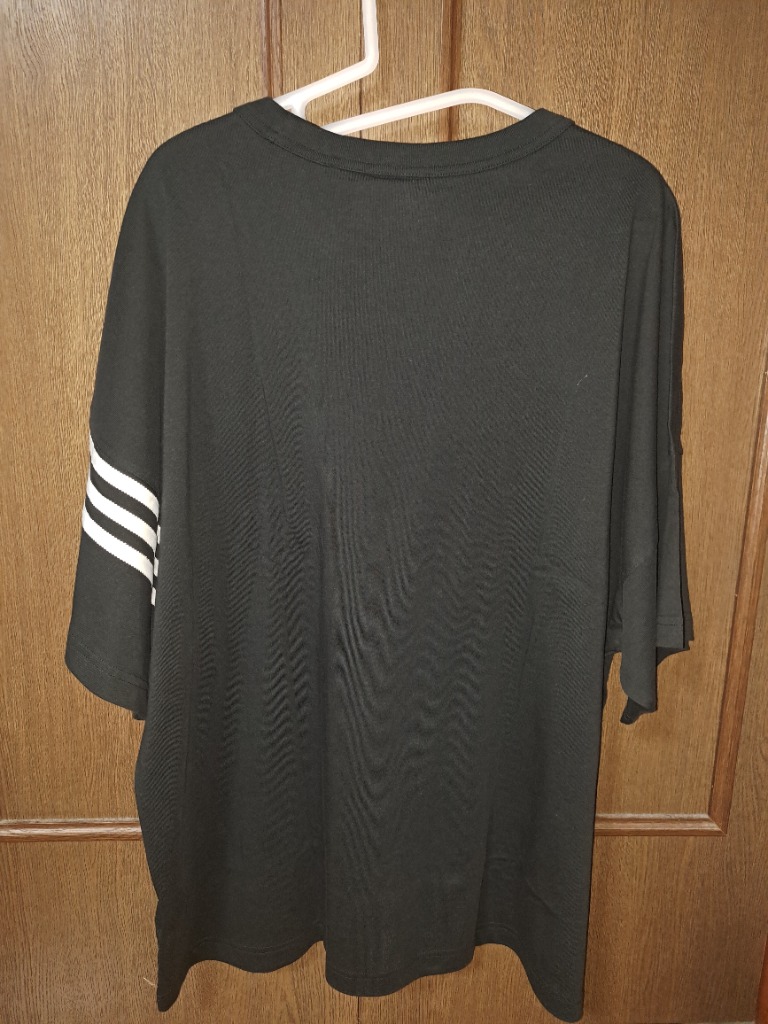 adidas tシャツ Neuclassics Tシャツ / アディダスオリジナルス