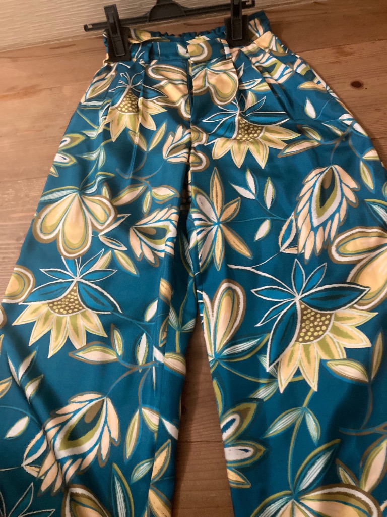CABaN パンツ シルクツイル COLETTEフラワープリントパンツ